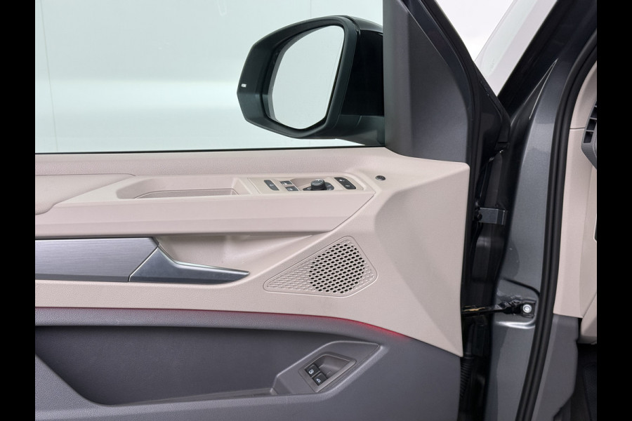 Volkswagen Multivan Bulli 218PK eHybrid AUT-6 Pano-Dak Navi 3-Zone Ecc Cruise Control Camera Trekhaak Apple Carplay Android Pdc Stoelverwarming Life 2+2+2 Premium Zitopstelling Keyless Lmv 19" Easy Open Pack Privacy Glas Elek.Achterklep Led Origineel Nederlandse Bus Dealeronderhouden 1.600kg trekvermogen