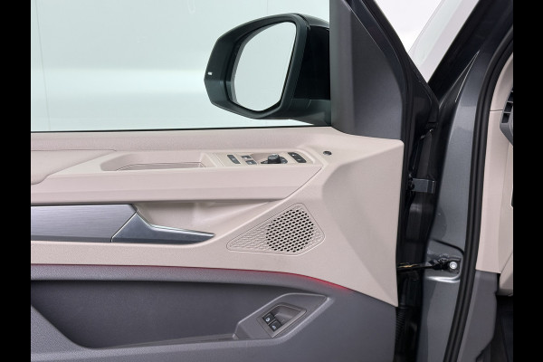 Volkswagen Multivan Bulli 218PK eHybrid AUT-6 Pano-Dak Navi 3-Zone Ecc Cruise Control Camera Trekhaak Apple Carplay Android Pdc Stoelverwarming Life 2+2+2 Premium Zitopstelling Keyless Lmv 19" Easy Open Pack Privacy Glas Elek.Achterklep Led Origineel Nederlandse Bus Dealeronderhouden 1.600kg trekvermogen