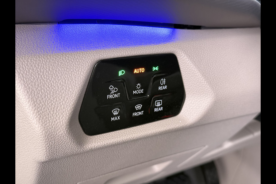 Volkswagen Multivan Bulli 218PK eHybrid AUT-6 Pano-Dak Navi 3-Zone Ecc Cruise Control Camera Trekhaak Apple Carplay Android Pdc Stoelverwarming Life 2+2+2 Premium Zitopstelling Keyless Lmv 19" Easy Open Pack Privacy Glas Elek.Achterklep Led Origineel Nederlandse Bus Dealeronderhouden 1.600kg trekvermogen