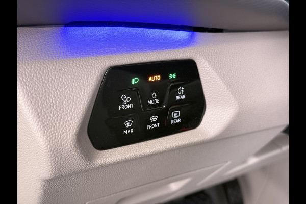 Volkswagen Multivan Bulli 218PK eHybrid AUT-6 Pano-Dak Navi 3-Zone Ecc Cruise Control Camera Trekhaak Apple Carplay Android Pdc Stoelverwarming Life 2+2+2 Premium Zitopstelling Keyless Lmv 19" Easy Open Pack Privacy Glas Elek.Achterklep Led Origineel Nederlandse Bus Dealeronderhouden 1.600kg trekvermogen