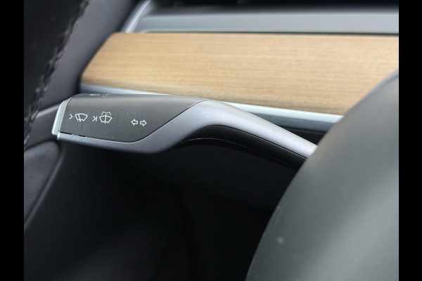 Tesla Model 3 SR+ 325PK LFP-Accu (dus altijd 100% laden) AutoPilot Leer Pano-Dak Adaptive Cruise Lmv 18" Camera's Elektr.-Stuur+Stoelen+Spiege Ecc Navi Led DAB Voorverwarmen interieur via App Keyless One-Pedal-Drive 1e Eigenaar Origineel Nederlandse Auto LFP accu dus 100% opladen!