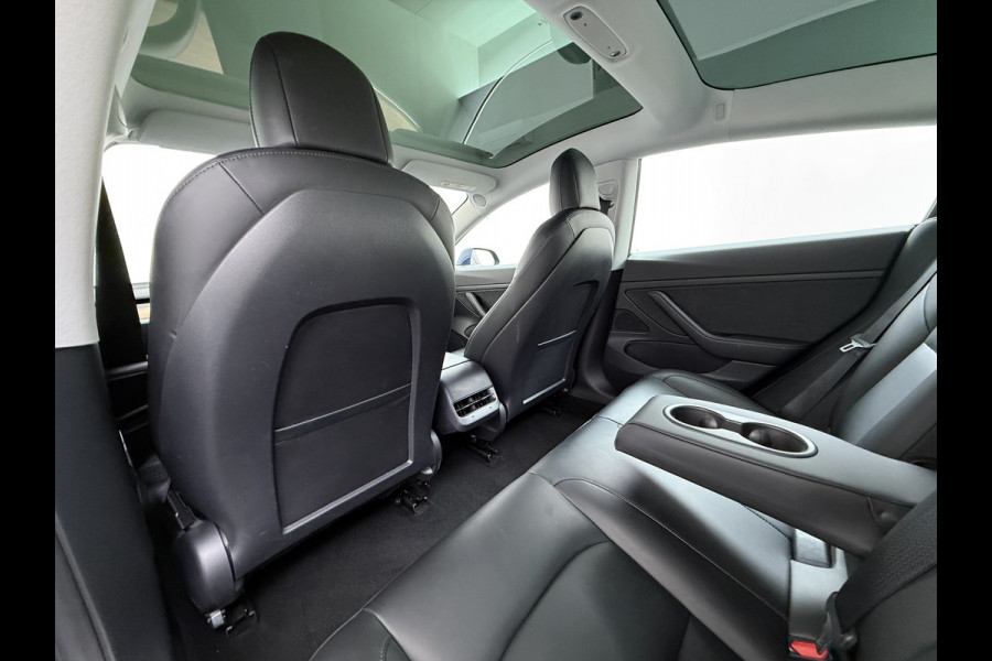 Tesla Model 3 SR+ 325PK LFP-Accu (dus altijd 100% laden) AutoPilot Leer Pano-Dak Adaptive Cruise Lmv 18" Camera's Elektr.-Stuur+Stoelen+Spiege Ecc Navi Led DAB Voorverwarmen interieur via App Keyless One-Pedal-Drive 1e Eigenaar Origineel Nederlandse Auto LFP accu dus 100% opladen!