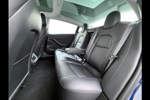 Tesla Model 3 SR+ 325PK LFP-Accu (dus altijd 100% laden) AutoPilot Leer Pano-Dak Adaptive Cruise Lmv 18" Camera's Elektr.-Stuur+Stoelen+Spiege Ecc Navi Led DAB Voorverwarmen interieur via App Keyless One-Pedal-Drive 1e Eigenaar Origineel Nederlandse Auto LFP accu dus 100% opladen!