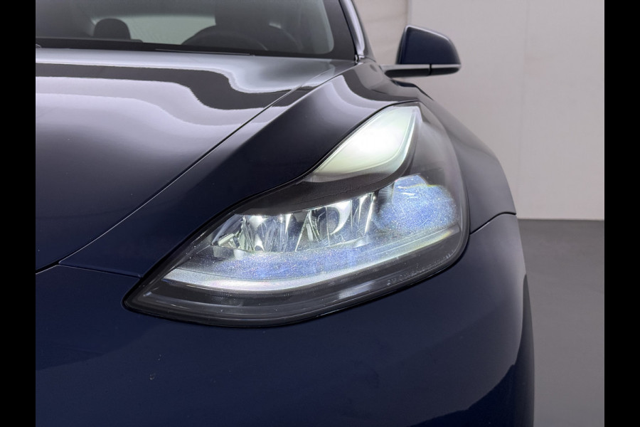 Tesla Model 3 SR+ 325PK LFP-Accu (dus altijd 100% laden) AutoPilot Leer Pano-Dak Adaptive Cruise Lmv 18" Camera's Elektr.-Stuur+Stoelen+Spiege Ecc Navi Led DAB Voorverwarmen interieur via App Keyless One-Pedal-Drive 1e Eigenaar Origineel Nederlandse Auto LFP accu dus 100% opladen!