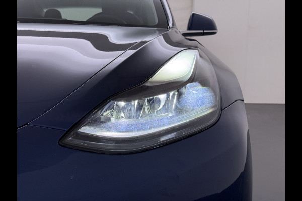 Tesla Model 3 SR+ 325PK LFP-Accu (dus altijd 100% laden) AutoPilot Leer Pano-Dak Adaptive Cruise Lmv 18" Camera's Elektr.-Stuur+Stoelen+Spiege Ecc Navi Led DAB Voorverwarmen interieur via App Keyless One-Pedal-Drive 1e Eigenaar Origineel Nederlandse Auto LFP accu dus 100% opladen!