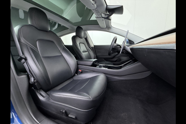 Tesla Model 3 SR+ 325PK LFP-Accu (dus altijd 100% laden) AutoPilot Leer Pano-Dak Adaptive Cruise Lmv 18" Camera's Elektr.-Stuur+Stoelen+Spiege Ecc Navi Led DAB Voorverwarmen interieur via App Keyless One-Pedal-Drive 1e Eigenaar Origineel Nederlandse Auto LFP accu dus 100% opladen!