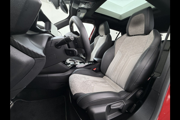 Peugeot e-2008 EV GT 50kWh Pano-Dak 360°Camera 3-fase 18" 1/2 Leer/Alcantara Adaptive-Cruise 3D-Navi ParkAssist PDC-a+v Ecc Stoelverwarming App SOH 91% Keyless Led LmvPrivacy Glas BlindSpot Assist Lane Assist Isofix DAB+ Regen-Lichtsensor Dealeronderhouden € 40.000 nieuw!