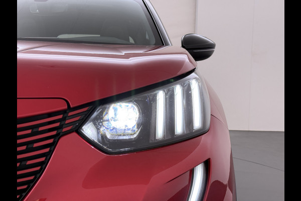 Peugeot e-2008 EV GT 50kWh Pano-Dak 360°Camera 3-fase 18" 1/2 Leer/Alcantara Adaptive-Cruise 3D-Navi ParkAssist PDC-a+v Ecc Stoelverwarming App SOH 91% Keyless Led LmvPrivacy Glas BlindSpot Assist Lane Assist Isofix DAB+ Regen-Lichtsensor Dealeronderhouden € 40.000 nieuw!