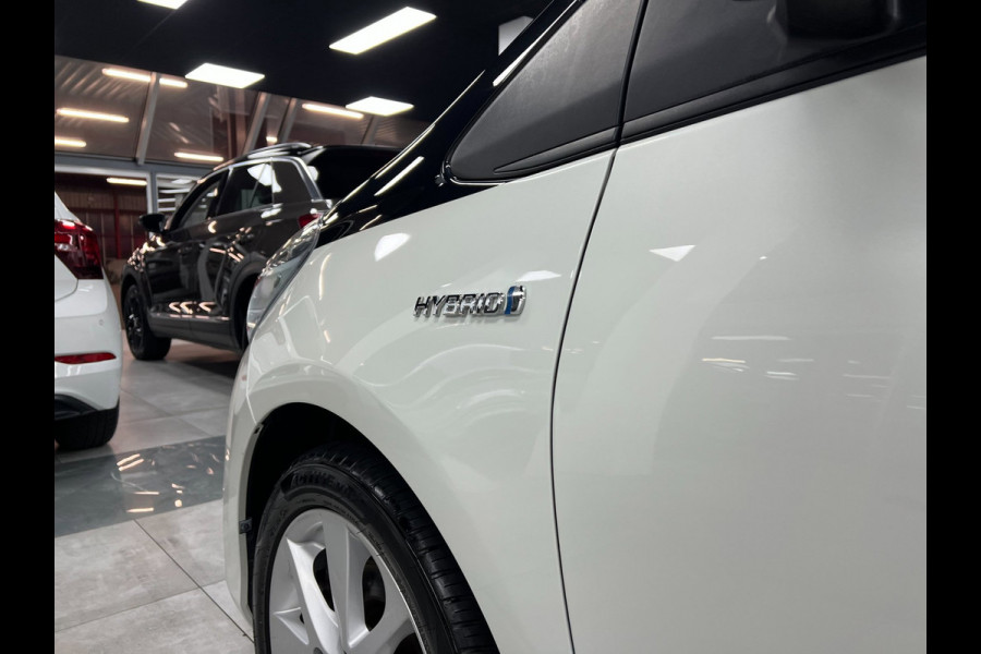 Toyota Yaris 1.5 Hybrid Bi-Tone | Lane | Cam | Carplay |