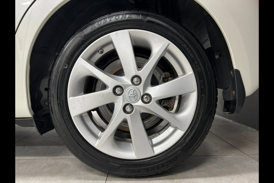 Toyota Yaris 1.5 Hybrid Bi-Tone | Lane | Cam | Carplay |