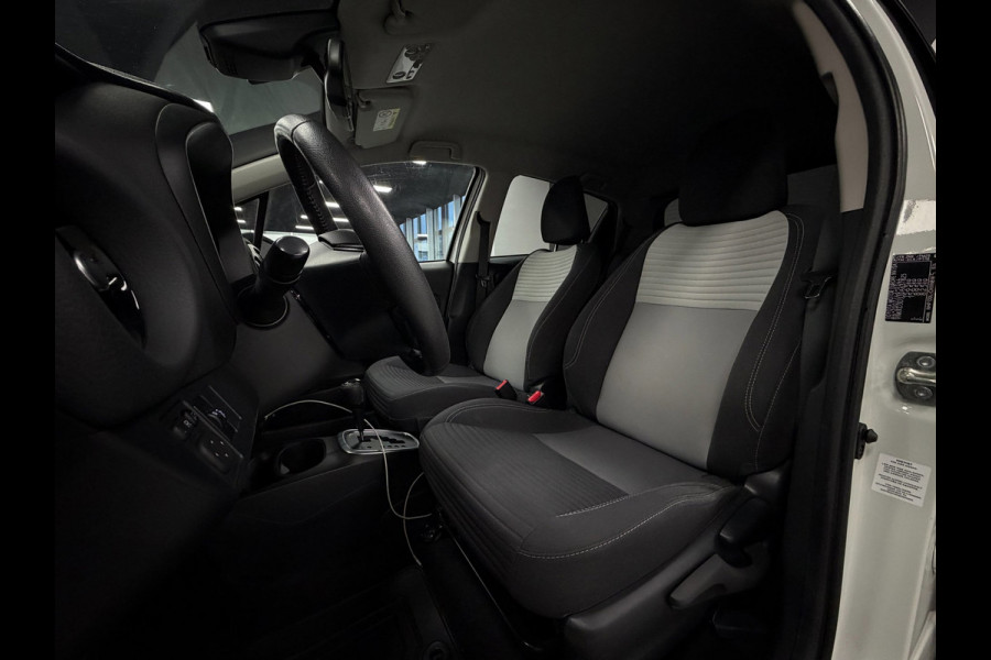 Toyota Yaris 1.5 Hybrid Bi-Tone | Lane | Cam | Carplay |