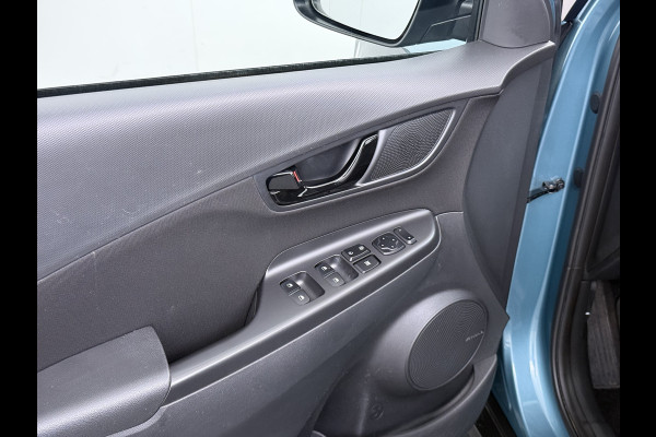 Hyundai Kona 1.6GDI 142PK HEV Hybrid Automaat Adap.Cruise Navi Ecc Camera Krell®-Audio Apple Carplay Android Auto Comfort Lane Assist VESS Led Lmv Isofix Bluetooth DAB FCA 1e Eigenaar Origineel Nederlandse Auto
