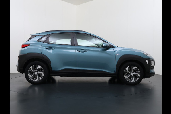 Hyundai Kona 1.6GDI 142PK HEV Hybrid Automaat Adap.Cruise Navi Ecc Camera Krell®-Audio Apple Carplay Android Auto Comfort Lane Assist VESS Led Lmv Isofix Bluetooth DAB FCA 1e Eigenaar Origineel Nederlandse Auto