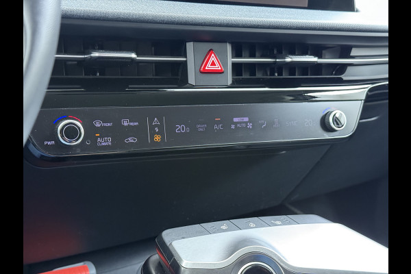 Kia Ev6 Air 58kWh SOH 100% Adap.Cruise Navi Ecc Camera Stoel+Stuurverwarming Apple Carplay Android Auto Pdc Dodehoekdetectie File assistent Lmv 19" Privacy Glas Led DAB Bluetooth 1e Eigenaar Dealeronderhouden Origineel Nederlandse Kia