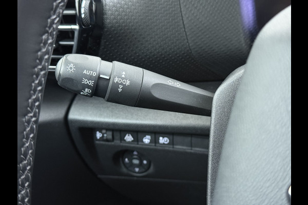 Citroën Ë-C4 50kWh SOH 91% Head-Up Display Adap.Cruise Verwarmd Stuur 360°Camera Navi Ecc Apple Carplay Android Auto Shine Lmv Led Privacy Glas Isofix DAB Bluetooth Lane Assist Regen-Lichtsensor