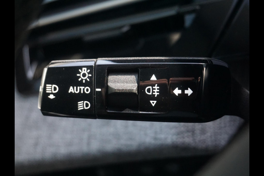 Peugeot 3008 1.2 Hybrid 136 Allure Winterpakket
