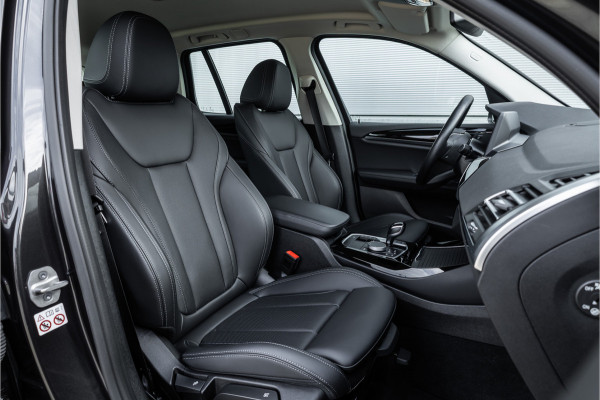 BMW X3 xDrive30e Business Edition Plus Trekhaak / Camera / Carplay / LED /