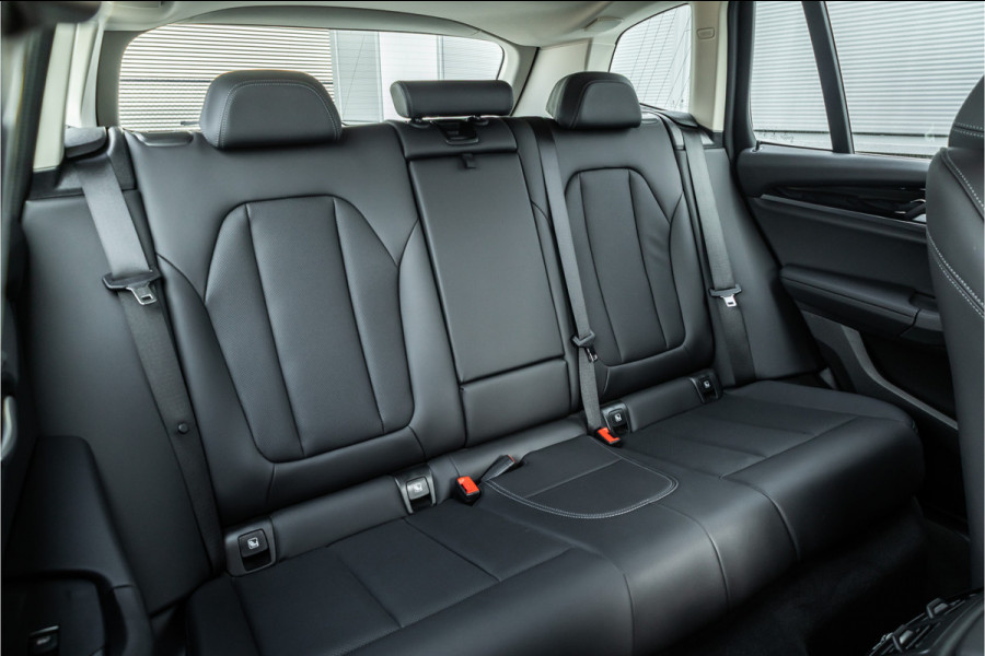 BMW X3 xDrive30e Business Edition Plus Trekhaak / Camera / Carplay / LED /