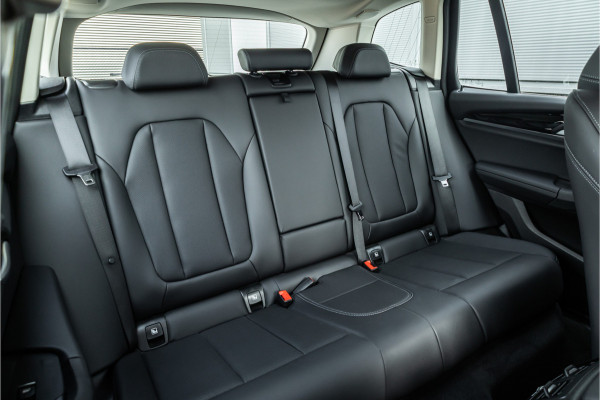 BMW X3 xDrive30e Business Edition Plus Trekhaak / Camera / Carplay / LED /