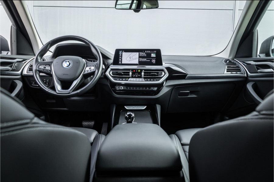 BMW X3 xDrive30e Business Edition Plus Trekhaak / Camera / Carplay / LED /