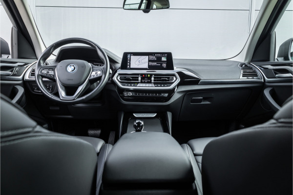 BMW X3 xDrive30e Business Edition Plus Trekhaak / Camera / Carplay / LED /