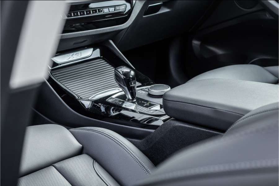 BMW X3 xDrive30e Business Edition Plus Trekhaak / Camera / Carplay / LED /