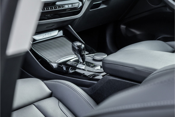 BMW X3 xDrive30e Business Edition Plus Trekhaak / Camera / Carplay / LED /