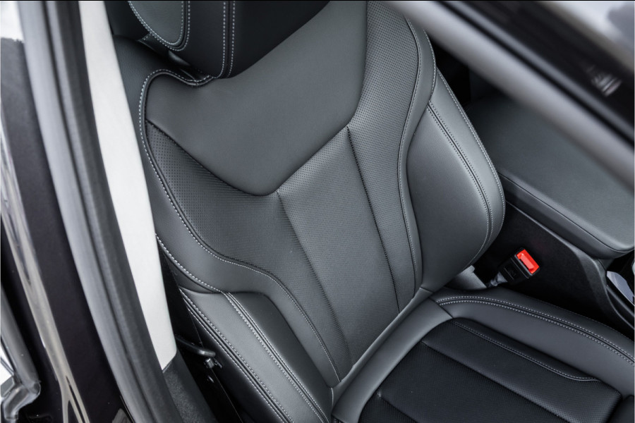 BMW X3 xDrive30e Business Edition Plus Trekhaak / Camera / Carplay / LED /