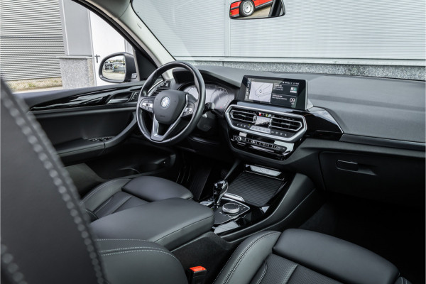 BMW X3 xDrive30e Business Edition Plus Trekhaak / Camera / Carplay / LED /