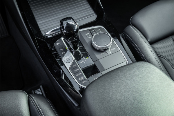 BMW X3 xDrive30e Business Edition Plus Trekhaak / Camera / Carplay / LED /