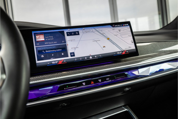 BMW 7 Serie M760e xDrive - M Sport | Bowers & Wilkins | SkyLounge | Oxidgrau