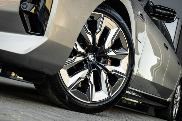 BMW 7 Serie M760e xDrive - M Sport | Bowers & Wilkins | SkyLounge | Oxidgrau