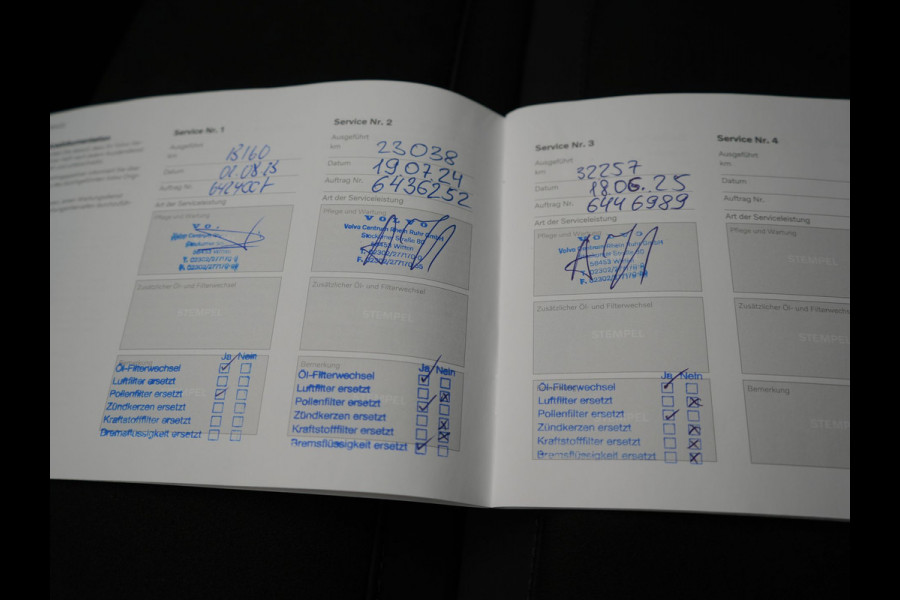 Volvo XC40 T4 Ultimate Bright PHEV 211pk Dealer O.H. | Adaptive Cruise | 360 Camera | Harman / Kardon | Alcantara Sportstoelen Memory | Apple Carplay | Stuur Verwarmd | Blis | Keyless | Navigatie | DAB | Plug In Hybrid |