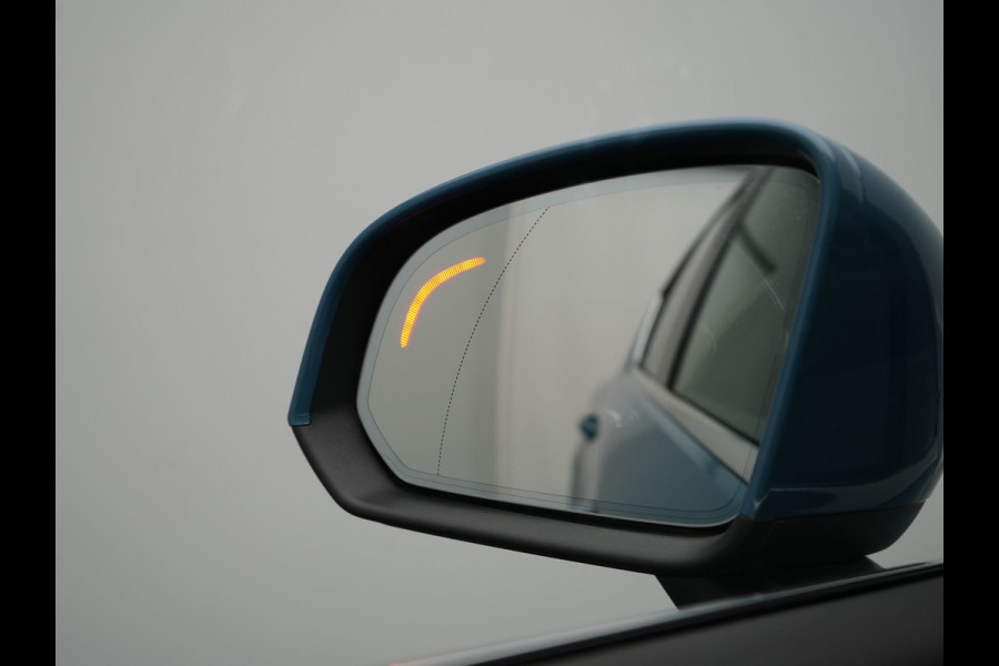Volvo XC40 T4 Ultimate Bright PHEV 211pk Dealer O.H. | Adaptive Cruise | 360 Camera | Harman / Kardon | Alcantara Sportstoelen Memory | Apple Carplay | Stuur Verwarmd | Blis | Keyless | Navigatie | DAB | Plug In Hybrid |