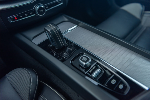 Volvo XC60 T8 Aut. R-Design Leder Parkeercamera Stoelverwarming 390pk