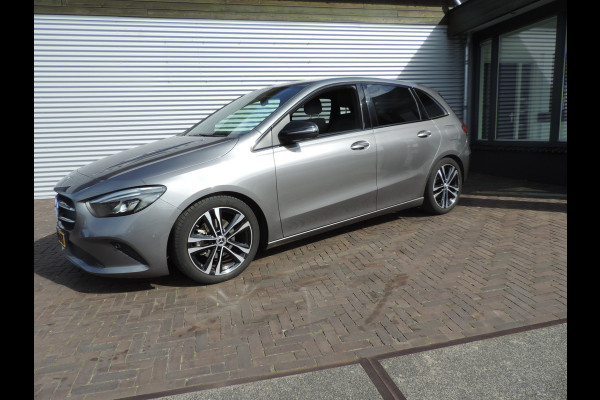 Mercedes-Benz B-Klasse 180 Launch Edition Premium Plus TREKHAAK