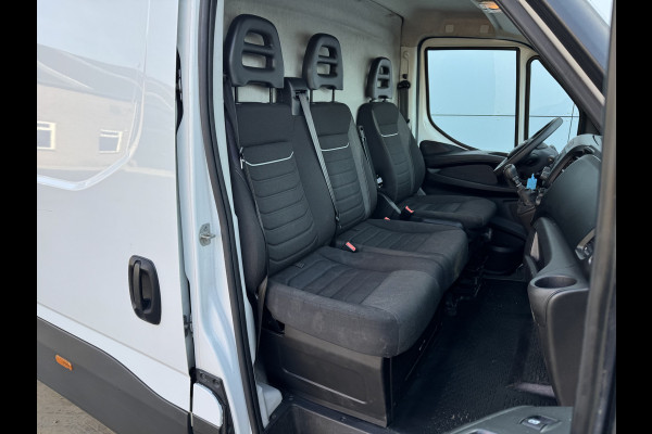 Iveco Daily 35C14 2.3 L3H2 Dubbellucht Airco Cruise Control Trekhaak Luchtgeveerde Stoel