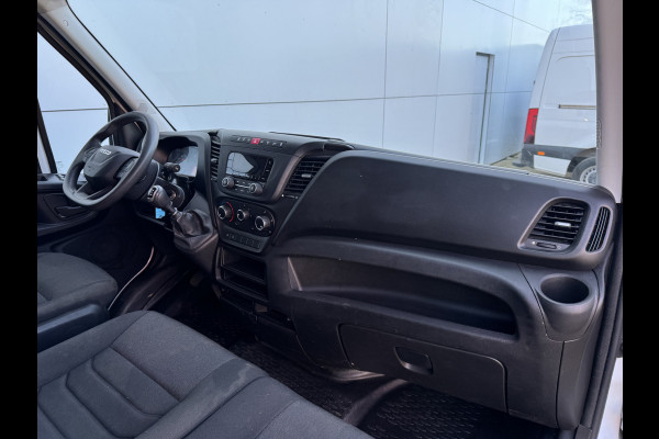 Iveco Daily 35C14 2.3 L3H2 Dubbellucht Airco Cruise Control Trekhaak Luchtgeveerde Stoel