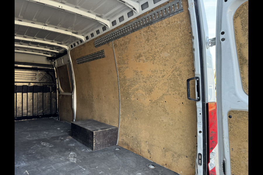 Iveco Daily 35C14 2.3 L3H2 Dubbellucht Airco Cruise Control Trekhaak Luchtgeveerde Stoel