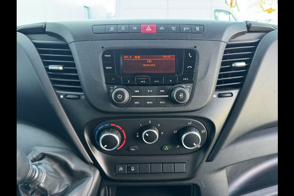 Iveco Daily 35C14 2.3 L3H2 Dubbellucht Airco Cruise Control Trekhaak Luchtgeveerde Stoel