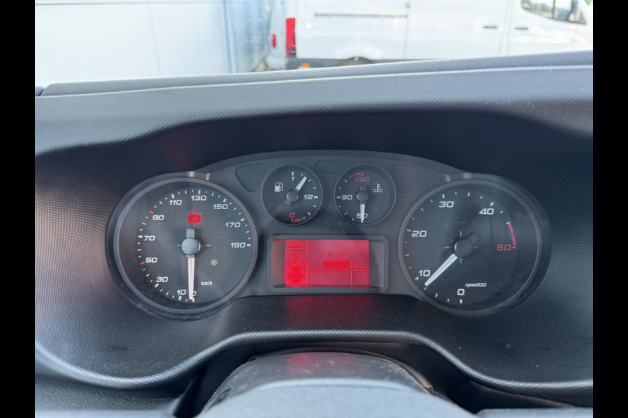 Iveco Daily 35C14 2.3 L3H2 Dubbellucht Airco Cruise Control Trekhaak Luchtgeveerde Stoel