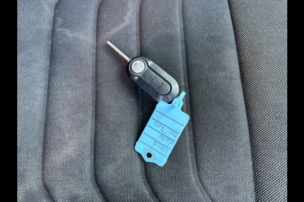 Iveco Daily 35C14 2.3 L3H2 Dubbellucht Airco Cruise Control Trekhaak Luchtgeveerde Stoel