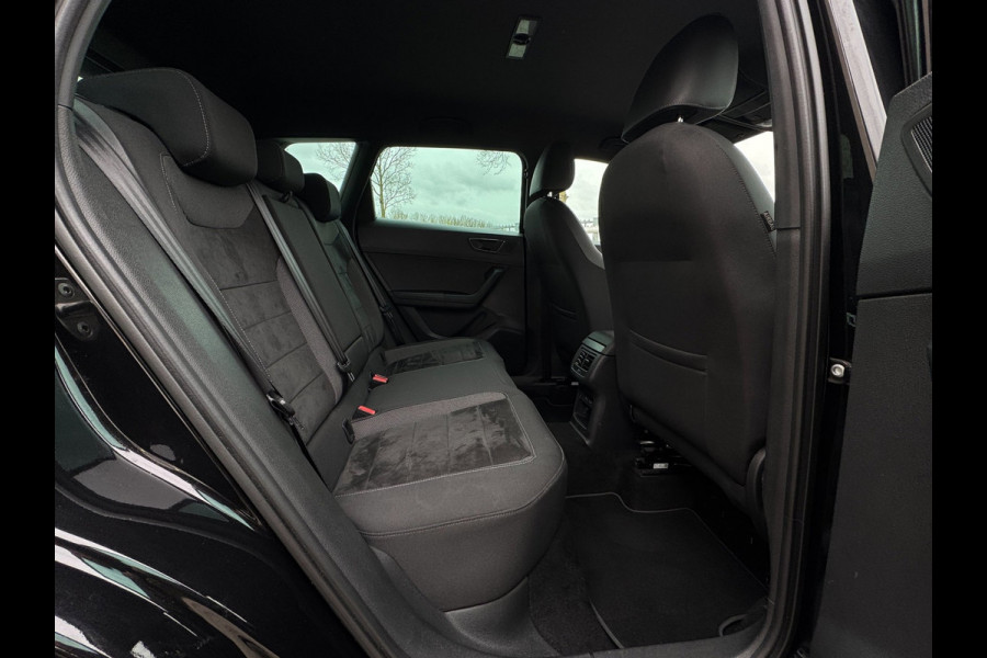 Seat Ateca 1.4 EcoTSI Xcellence CAMERA / PDC / CRUISE / CARPLAY / NAVI / ECC / NL AUTO / GOED ONDERHOUDEN / ALCANTARA / ZWARTE HEM