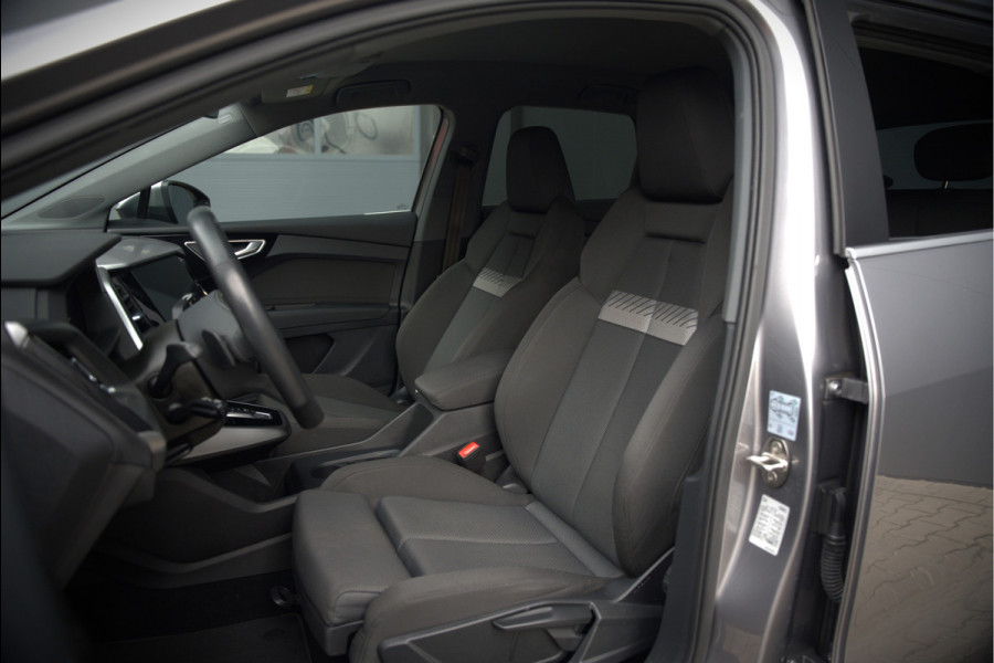 Audi Q4 e-tron 35 Launch edition Advanced 55 kWh | Stoelverwarming | Cruise Control | Navigatie | Apple Carplay | Keyless | Parkeersensoren | RS Seats | Matrix LED | BTW | NAP
