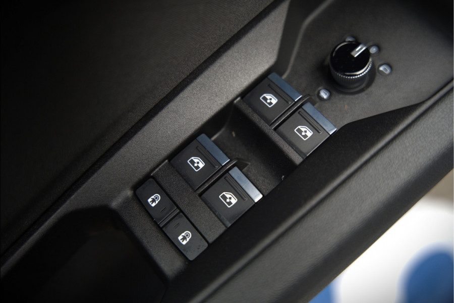 Audi Q4 e-tron 35 Launch edition Advanced 55 kWh | Stoelverwarming | Cruise Control | Navigatie | Apple Carplay | Keyless | Parkeersensoren | RS Seats | Matrix LED | BTW | NAP