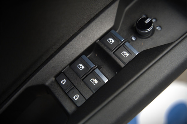 Audi Q4 e-tron 35 Launch edition Advanced 55 kWh | Stoelverwarming | Cruise Control | Navigatie | Apple Carplay | Keyless | Parkeersensoren | RS Seats | Matrix LED | BTW | NAP