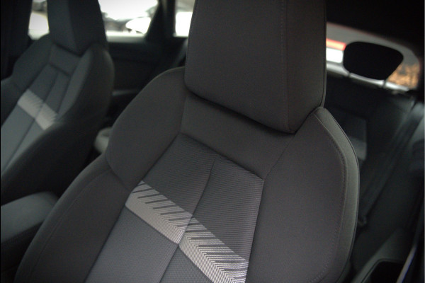 Audi Q4 e-tron 35 Launch edition Advanced 55 kWh | Stoelverwarming | Cruise Control | Navigatie | Apple Carplay | Keyless | Parkeersensoren | RS Seats | Matrix LED | BTW | NAP