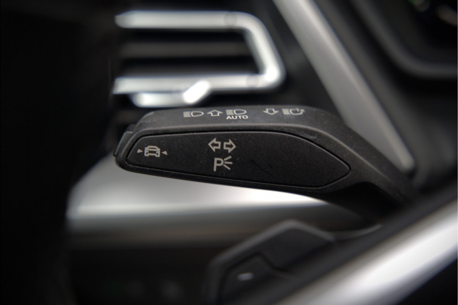 Audi Q4 e-tron 35 Launch edition Advanced 55 kWh | Stoelverwarming | Cruise Control | Navigatie | Apple Carplay | Keyless | Parkeersensoren | RS Seats | Matrix LED | BTW | NAP