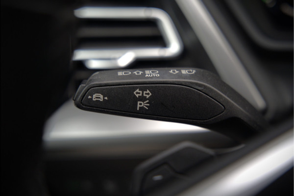 Audi Q4 e-tron 35 Launch edition Advanced 55 kWh | Stoelverwarming | Cruise Control | Navigatie | Apple Carplay | Keyless | Parkeersensoren | RS Seats | Matrix LED | BTW | NAP