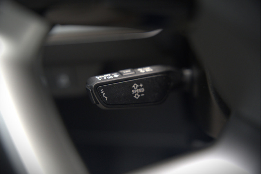 Audi Q4 e-tron 35 Launch edition Advanced 55 kWh | Stoelverwarming | Cruise Control | Navigatie | Apple Carplay | Keyless | Parkeersensoren | RS Seats | Matrix LED | BTW | NAP